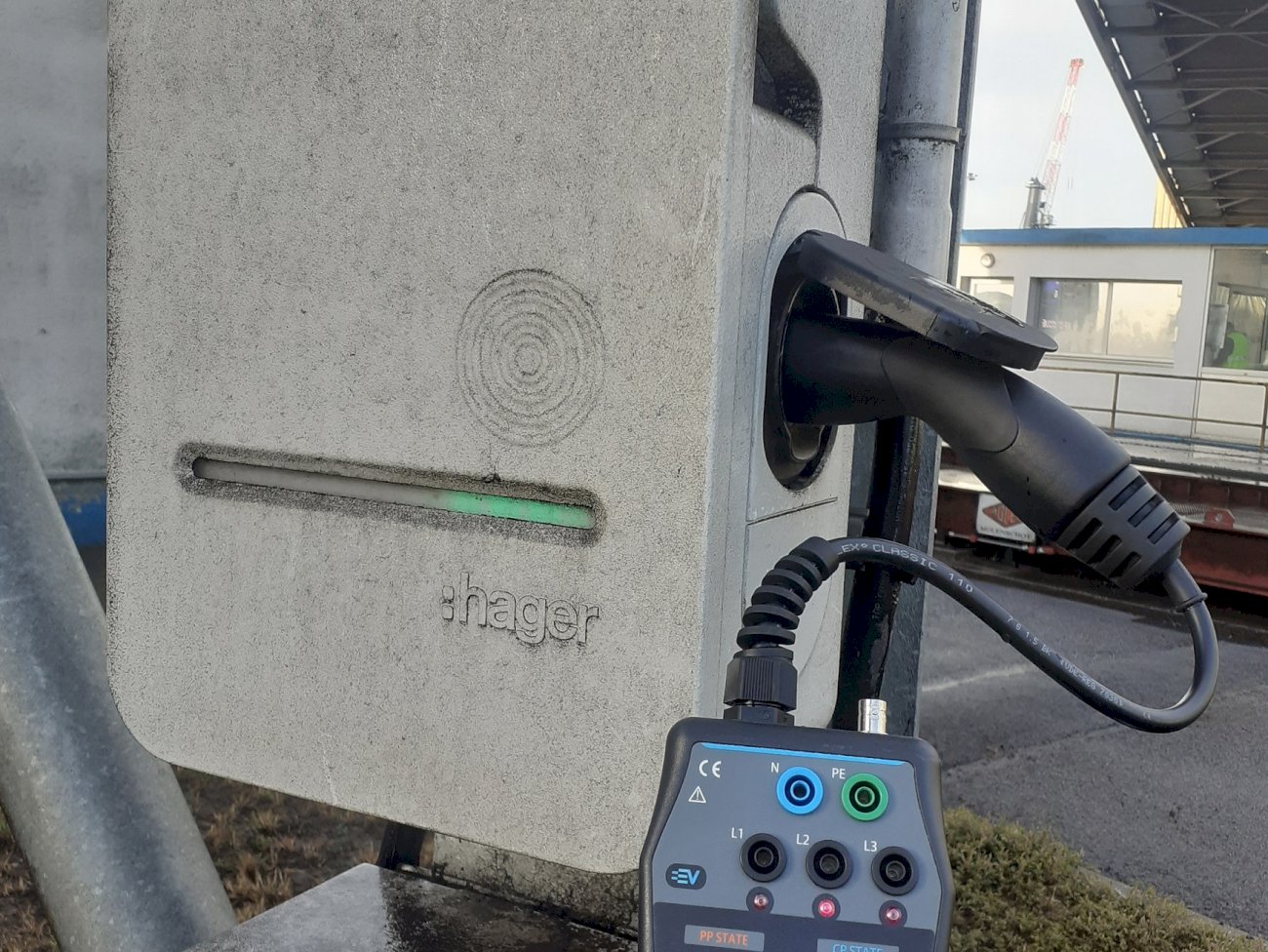 Installation d'une borne de recharge pour véhicules électriques par un  professionnel Qualifelec près de chez vous à proximité d'Aix en Provence et  Marseille - Came Automatisations Services - AS13